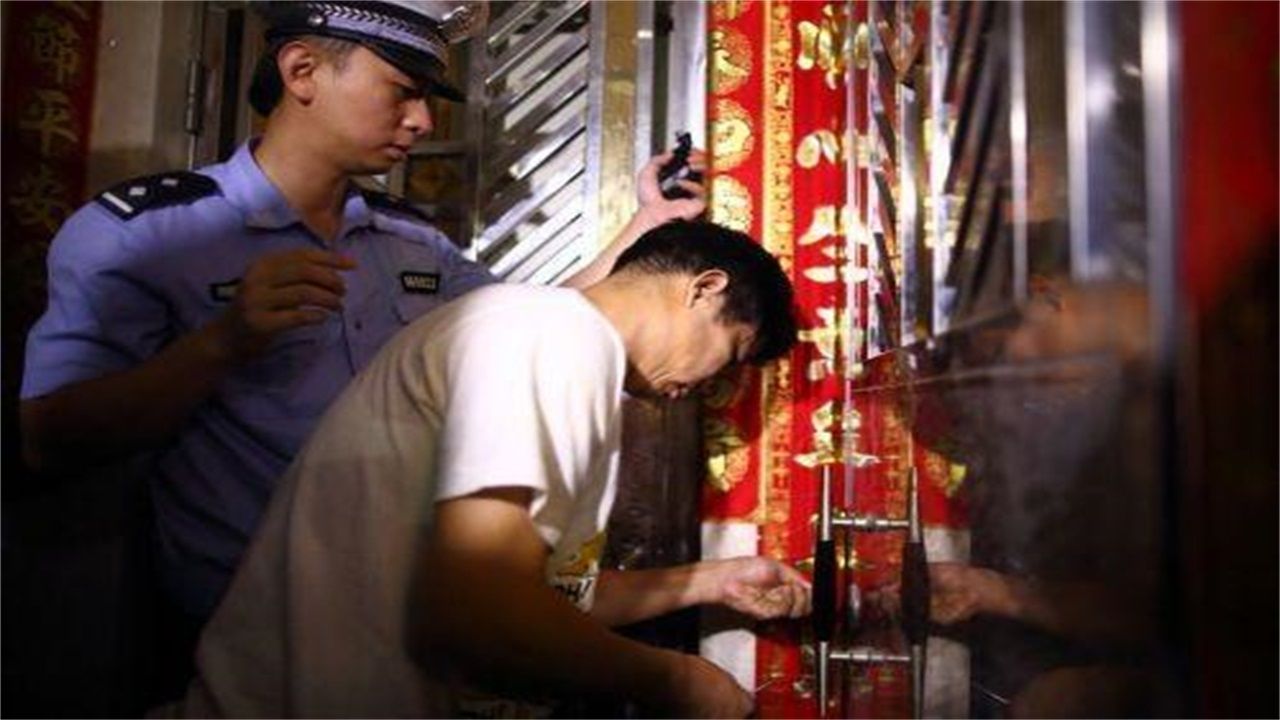 龙广镇请开锁师傅开了锁后，师傅